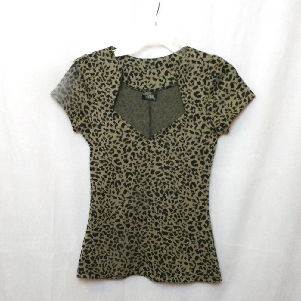 Black Rock Steady Sophia Sweetheart Neckline, Fitted, Short-Sleeve Top
